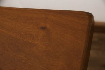 中古　美品　バロッサバレンティ(VARO,S.A. VALENTI)　しっかりとした脚のつくりが魅力的なダイニングテーブル(4人掛け、6人掛け)(定価約105万円)(R-057819)