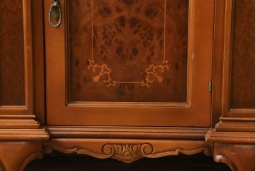 中古　イタリア　象嵌入り　バーズアイ(鳥眼杢)　一味違ったこだわりのインテリアを叶えるサイドボード(キャビネット、収納棚、戸棚)(R-057823)
