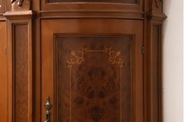中古　イタリア　象嵌入り　バーズアイ(鳥眼杢)　一味違ったこだわりのインテリアを叶えるサイドボード(キャビネット、収納棚、戸棚)(R-057823)