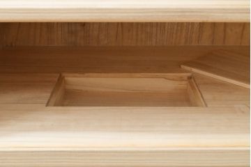 中古　伝統工芸士　熊倉由蔵作　かくし付き　金具の梅と小鳥のデザインが優しい雰囲気を醸し出す加茂総桐箪笥(胴厚、総桐たんす、引き出し、チェスト、着物箪笥)(定価約120万円)(R-057824)