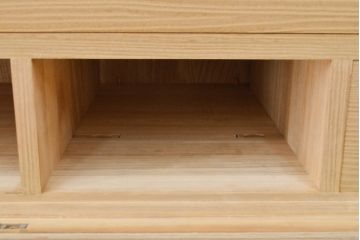 中古　伝統工芸士　熊倉由蔵作　かくし付き　金具の梅と小鳥のデザインが優しい雰囲気を醸し出す加茂総桐箪笥(胴厚、総桐たんす、引き出し、チェスト、着物箪笥)(定価約120万円)(R-057824)