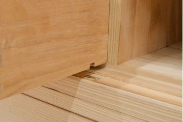 中古　伝統工芸士　熊倉由蔵作　かくし付き　金具の梅と小鳥のデザインが優しい雰囲気を醸し出す加茂総桐箪笥(胴厚、総桐たんす、引き出し、チェスト、着物箪笥)(定価約120万円)(R-057824)
