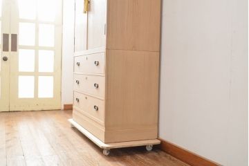 中古　伝統工芸士　熊倉由蔵作　かくし付き　金具の梅と小鳥のデザインが優しい雰囲気を醸し出す加茂総桐箪笥(胴厚、総桐たんす、引き出し、チェスト、着物箪笥)(定価約120万円)(R-057824)
