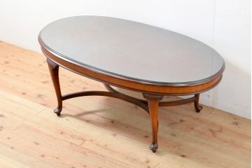 中古　美品　神戸洋家具　メープル不二屋　ガラス天板付き　曲線を描いたデザインが素敵なセンターテーブル(オーバルテーブル、ローテーブル)(R-057825)