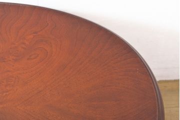 中古　美品　神戸洋家具　メープル不二屋　ガラス天板付き　曲線を描いたデザインが素敵なセンターテーブル(オーバルテーブル、ローテーブル)(R-057825)