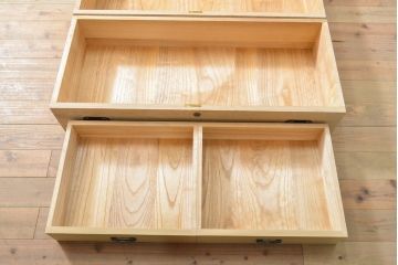 中古　国産手造り家具　梅のデザインの引手金具が上品な雰囲気を醸し出す総桐箪笥(並厚、桐たんす、着物箪笥、和タンス、衣装箪笥、引き出し、バラ売り可能)(R-057827)