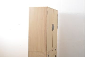 中古　国産手造り家具　梅のデザインの引手金具が上品な雰囲気を醸し出す総桐箪笥(並厚、桐たんす、着物箪笥、和タンス、衣装箪笥、引き出し、バラ売り可能)(R-057827)