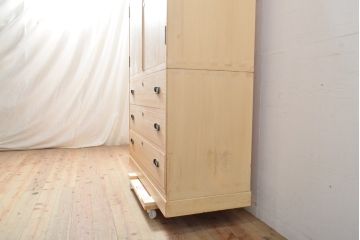 中古　国産手造り家具　梅のデザインの引手金具が上品な雰囲気を醸し出す総桐箪笥(並厚、桐たんす、着物箪笥、和タンス、衣装箪笥、引き出し、バラ売り可能)(R-057827)