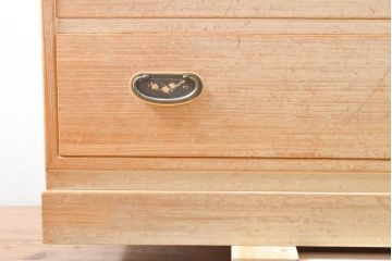中古　国産手造り家具　梅のデザインの引手金具が上品な雰囲気を醸し出す総桐箪笥(並厚、桐たんす、着物箪笥、和タンス、衣装箪笥、引き出し、バラ売り可能)(R-057827)