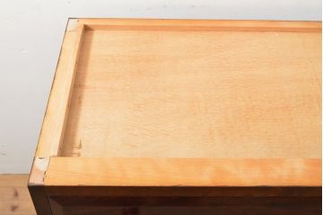 中古　美品　松本民芸家具　天板・脚(台輪)付きリメイク　シックな佇まいが魅力!落ち着きのある空間づくりにおすすめのローチェスト(サイドチェスト、引き出し)(R-057829)
