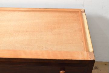 中古　美品　松本民芸家具　天板・脚(台輪)付きリメイク　シックな佇まいが魅力!落ち着きのある空間づくりにおすすめのローチェスト(サイドチェスト、引き出し)(R-057829)