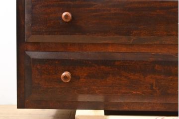 中古　美品　松本民芸家具　天板・脚(台輪)付きリメイク　シックな佇まいが魅力!落ち着きのある空間づくりにおすすめのローチェスト(サイドチェスト、引き出し)(R-057829)