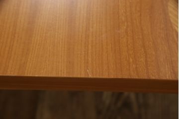 中古　美品　天童木工　ケヤキ杢目(欅)　シンプルなデザインながら美しい杢目が目を引く座卓(ローテーブル、センターテーブル、リビングテーブル)(R-057835)