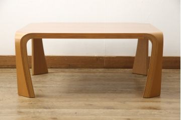 中古　美品　天童木工　ケヤキ杢目(欅)　シンプルなデザインながら美しい杢目が目を引く座卓(ローテーブル、センターテーブル、リビングテーブル)(R-057835)