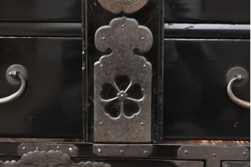 和製アンティーク　黒漆塗り　重厚感ある佇まいが魅力的な庄内小箪笥(和箪笥、時代箪笥、小物収納、収納箪笥)(R-057843)