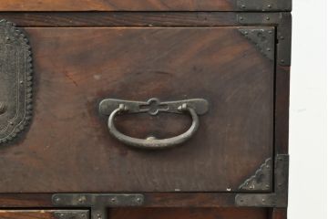 和製アンティーク　明治期　前面ケヤキ材(欅材)　躍動感のある唐獅子金具が目を引く二段重ね相馬箪笥(仙台箪笥、和たんす、収納箪笥、衣装箪笥、引き出し、チェスト)(R-057844)