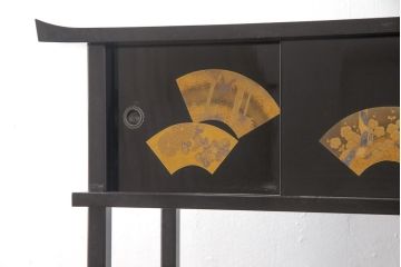中古　美品　輪島塗り　蒔絵　上質な和の空間づくりにおすすめ! 大振りな飾り棚(違い棚、茶棚、茶箪笥、戸棚、収納棚)(R-057852)