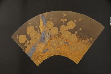 中古　美品　輪島塗り　蒔絵　上質な和の空間づくりにおすすめ! 大振りな飾り棚(違い棚、茶棚、茶箪笥、戸棚、収納棚)(R-057852)