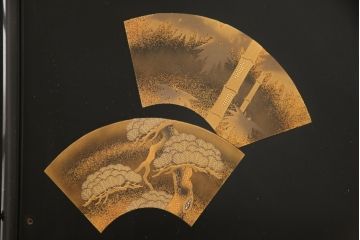 中古　美品　輪島塗り　蒔絵　上質な和の空間づくりにおすすめ! 大振りな飾り棚(違い棚、茶棚、茶箪笥、戸棚、収納棚)(R-057852)