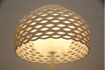 中古　美品　ヤマギワ(yamagiwa)　フロス(FLOS)　タトゥーT1　スタイリッシュで独特な存在感を放つテーブルスタンドライト(定価約66,000円)(デスクライト、卓上照明、テーブルランプ)(R-057854)