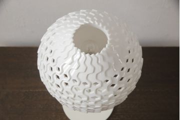 中古　美品　ヤマギワ(yamagiwa)　フロス(FLOS)　タトゥーT1　スタイリッシュで独特な存在感を放つテーブルスタンドライト(定価約66,000円)(デスクライト、卓上照明、テーブルランプ)(R-057854)
