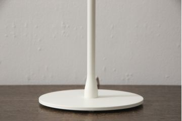 中古　美品　ヤマギワ(yamagiwa)　フロス(FLOS)　タトゥーT1　スタイリッシュで独特な存在感を放つテーブルスタンドライト(定価約66,000円)(デスクライト、卓上照明、テーブルランプ)(R-057854)