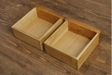 中古　美品　屋久杉無垢材　木の風合いを存分に堪能できる飾り棚(茶棚、茶箪笥、収納棚)(R-057855)