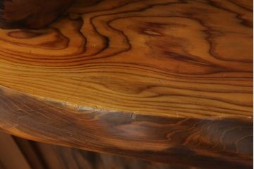 中古　美品　屋久杉無垢材　木の風合いを存分に堪能できる飾り棚(茶棚、茶箪笥、収納棚)(R-057855)