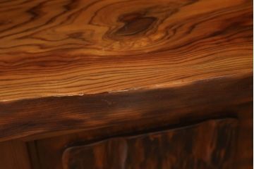 中古　美品　屋久杉無垢材　木の風合いを存分に堪能できる飾り棚(茶棚、茶箪笥、収納棚)(R-057855)