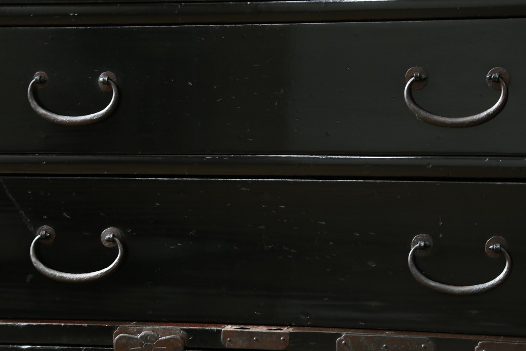 和製アンティーク　黒漆塗りと趣ある金具が魅力的な庄内小箪笥　(R-057862)