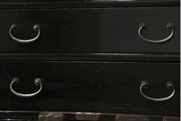 和製アンティーク　黒漆塗りと趣ある金具が魅力的な庄内小箪笥　(R-057862)