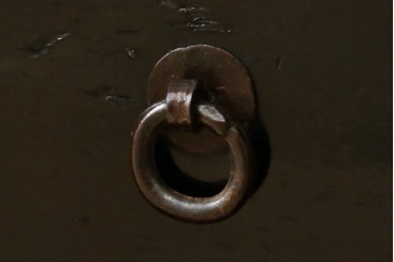 和製アンティーク　黒漆塗りと趣ある金具が魅力的な庄内小箪笥　(R-057862)