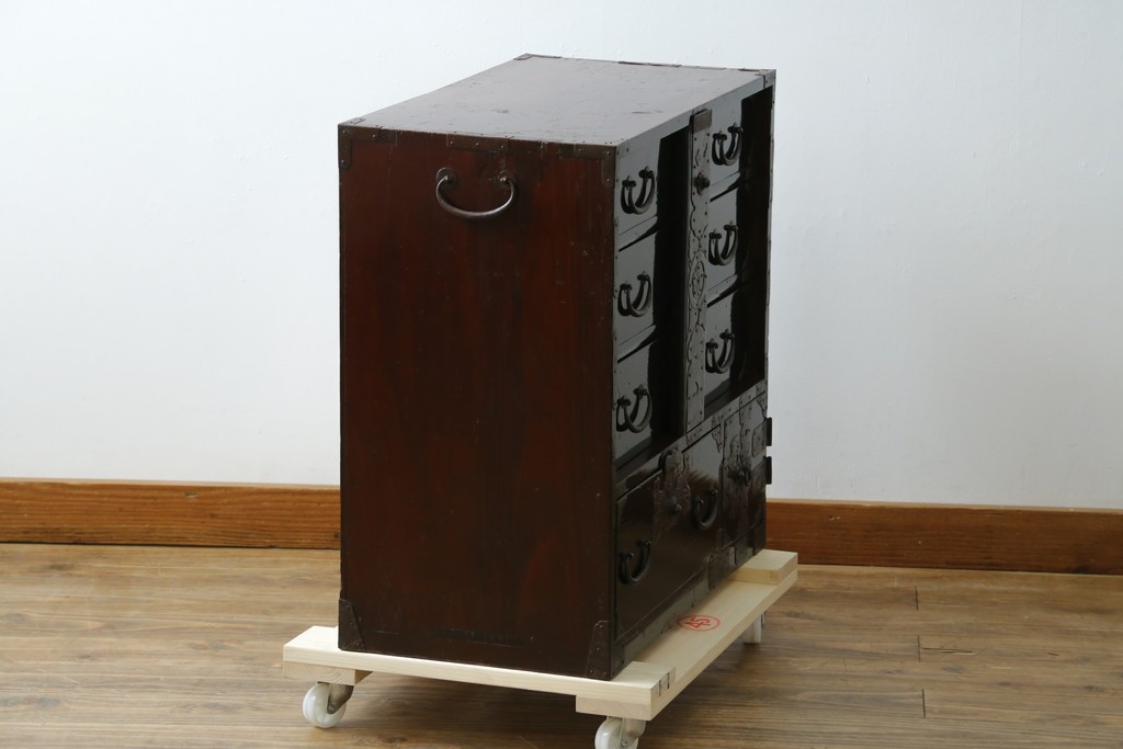 和製アンティーク　黒漆塗りと趣ある金具が魅力的な庄内小箪笥　(R-057862)