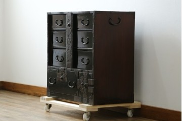 和製アンティーク　黒漆塗りと趣ある金具が魅力的な庄内小箪笥　(R-057862)