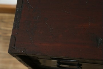 和製アンティーク　黒漆塗りと趣ある金具が魅力的な庄内小箪笥　(R-057862)