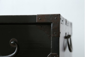 和製アンティーク　黒漆塗りと趣ある金具が魅力的な庄内小箪笥　(R-057862)