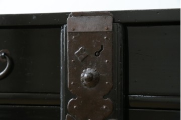 和製アンティーク　黒漆塗りと趣ある金具が魅力的な庄内小箪笥　(R-057862)