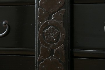 和製アンティーク　黒漆塗りと趣ある金具が魅力的な庄内小箪笥　(R-057862)