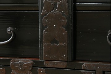 和製アンティーク　黒漆塗りと趣ある金具が魅力的な庄内小箪笥　(R-057862)
