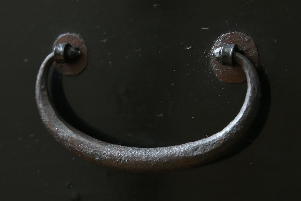 和製アンティーク　黒漆塗りと趣ある金具が魅力的な庄内小箪笥　(R-057862)