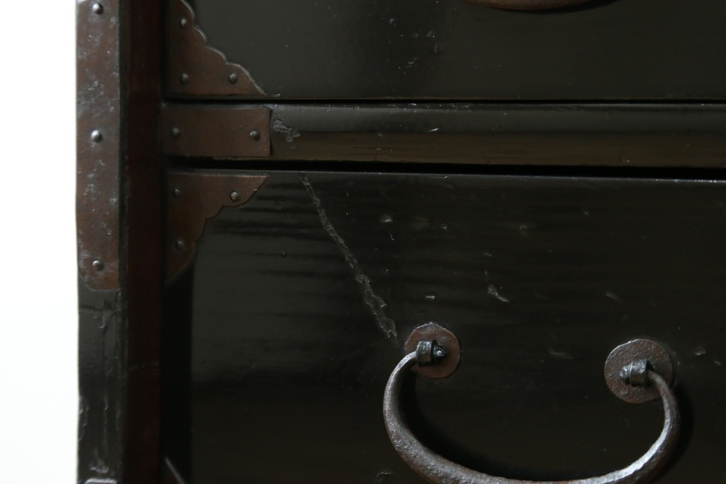 和製アンティーク　黒漆塗りと趣ある金具が魅力的な庄内小箪笥　(R-057862)