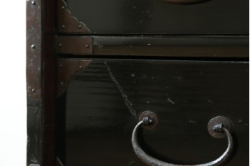 和製アンティーク　黒漆塗りと趣ある金具が魅力的な庄内小箪笥　(R-057862)