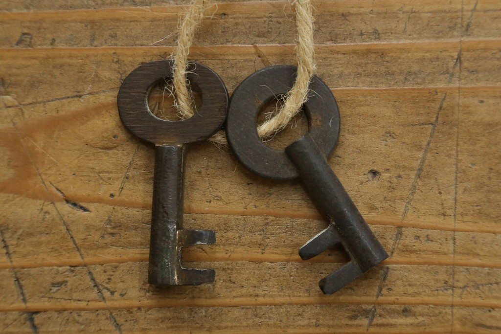 和製アンティーク　黒漆塗りと趣ある金具が魅力的な庄内小箪笥　(R-057862)