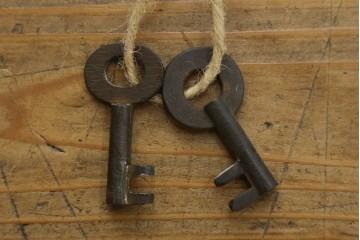 和製アンティーク　黒漆塗りと趣ある金具が魅力的な庄内小箪笥　(R-057862)