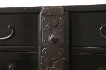 和製アンティーク　黒漆塗りと趣ある金具が魅力的な庄内小箪笥(時代箪笥、和タンス、引き出し)(R-057862)