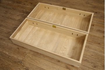 中古　伝統工芸士　小林雄蔵作　透かし金具がモダンな雰囲気を醸し出す総桐箪笥(並厚、四方丸)(総桐たんす、着物箪笥、引き出し、和タンス)(R-057863)