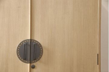 中古　伝統工芸士　小林雄蔵作　透かし金具がモダンな雰囲気を醸し出す総桐箪笥(並厚、四方丸)(総桐たんす、着物箪笥、引き出し、和タンス)(R-057863)