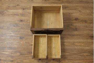和製アンティーク　前面欅材(ケヤキ材)　漆塗り　歴史を感じさせる佇まいが魅力的な庄内小箪笥(和タンス、小物収納、引き出し、整理箪笥、時代箪笥)(R-057870)