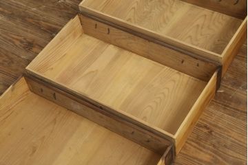 和製アンティーク　前面欅材(ケヤキ材)　漆塗り　歴史を感じさせる佇まいが魅力的な庄内小箪笥(和タンス、小物収納、引き出し、整理箪笥、時代箪笥)(R-057870)