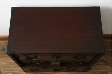 和製アンティーク　前面欅材(ケヤキ材)　漆塗り　歴史を感じさせる佇まいが魅力的な庄内小箪笥(和タンス、小物収納、引き出し、整理箪笥、時代箪笥)(R-057870)